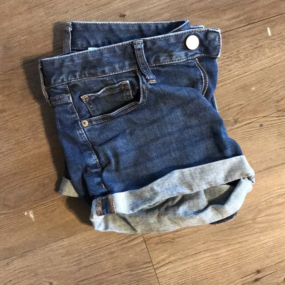 Express stretch+ low relaxed low rise Jean shorts - Picture 4 of 4